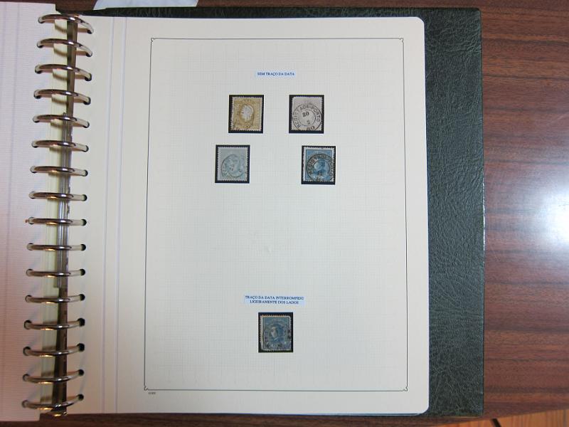 0014 (102).jpg -     Lote:    14      Marcofilia      Lotes Especiais       Descrição:      Portugal.   Colecção montada em dois álbuns com estudo especializado das marcas de duplo círculo e circulares do Porto, com selos de diversas emissões e cartas. Lote a ver.        Lote       Valor Base:     &euro; 1.500,00     Valor Venda:     &euro; 1.500,00     